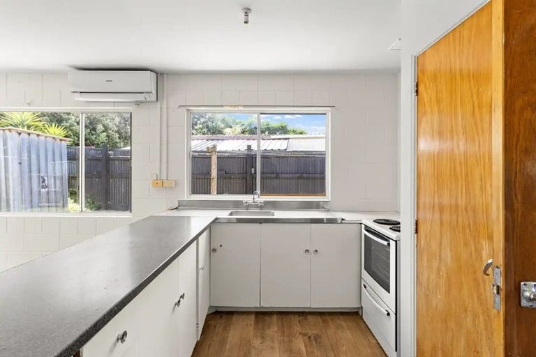 Photo of property in 2/124 Ngamotu Road, Spotswood, New Plymouth, 4310