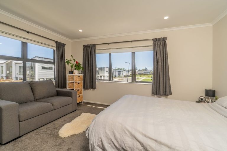 Photo of property in 8c Lumbarda Drive, Kumeu, 0810