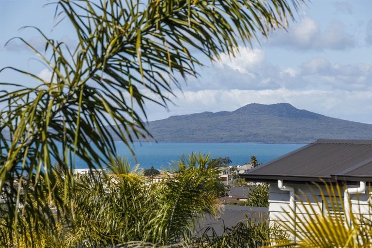 Photo of property in 89 East Coast Road, Castor Bay, Auckland, 0620