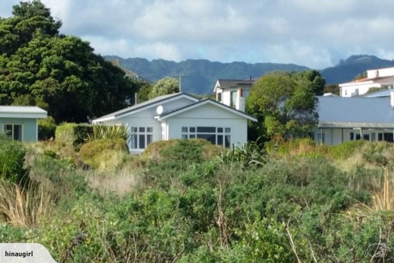 Photo of property in 37 Manly Street, Paraparaumu Beach, Paraparaumu, 5032