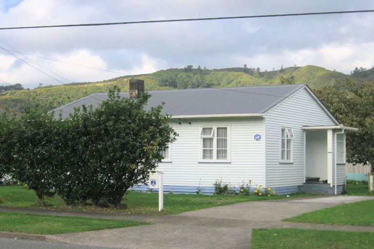 Photo of property in 4 Reynolds Street, Taita, Lower Hutt, 5011