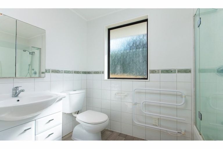 Photo of property in 7d Collingwood Road, Waiuku, 2123