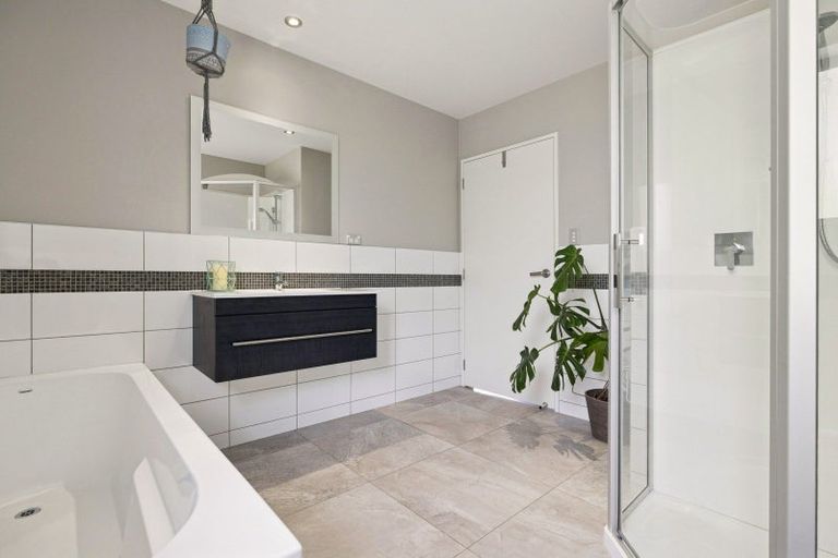 Photo of property in 18 Crabb Fields Lane, Riverhead, 0820