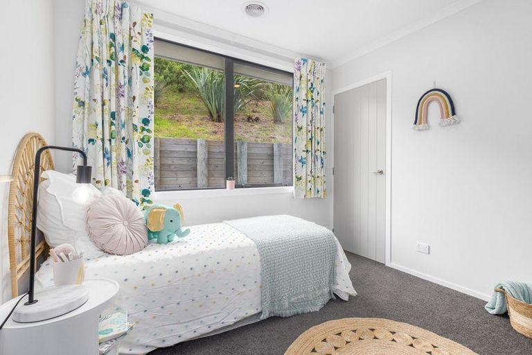 Photo of property in 22 Queen Charlotte Drive, Aotea, Porirua, 5024