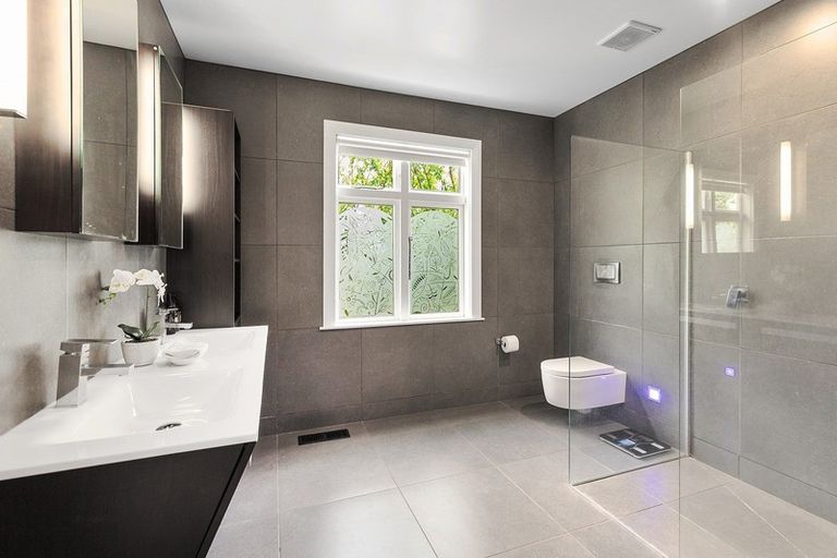 Photo of property in 33 Nevay Road, Miramar, Wellington, 6022