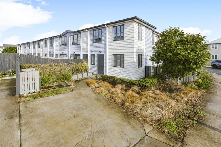 Photo of property in 15 Saddleback Crescent, Papakura, 2110
