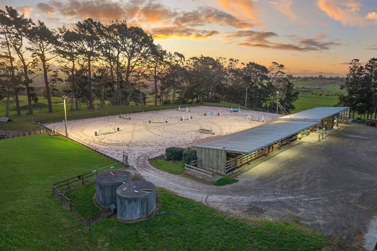 Photo of property in 124 Rimmer Road, Helensville, 0875