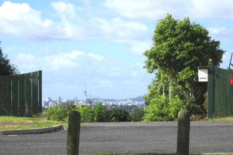 Photo of property in 51 Sunset Road, Totara Vale, Auckland, 0632