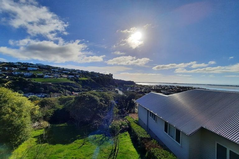 Photo of property in 42 Moncks Spur Road, Redcliffs, Christchurch, 8081