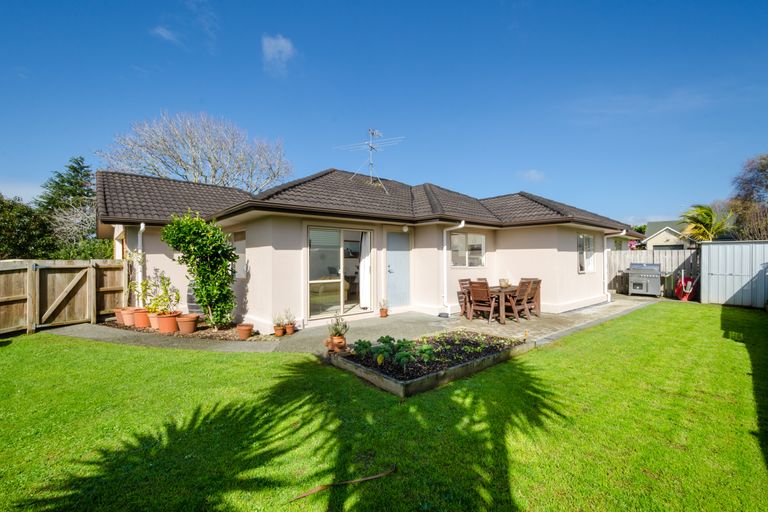 Photo of property in 114f Colwill Road, Massey, Auckland, 0614