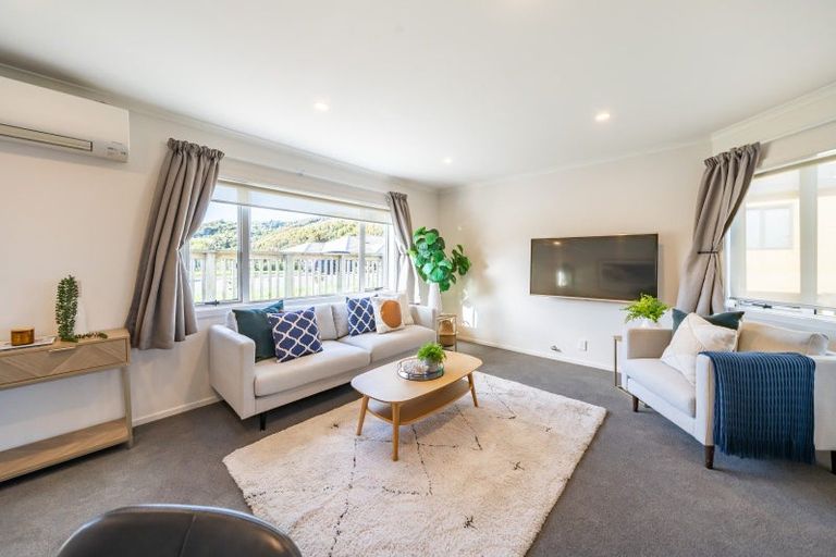 Photo of property in 42a Landsdowne Terrace, Karori, Wellington, 6012