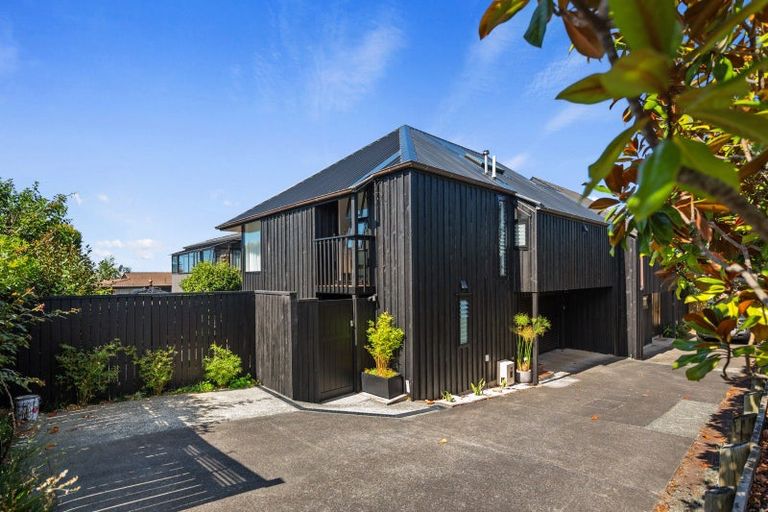 Photo of property in 2/21 Hauraki Road, Hauraki, Auckland, 0622