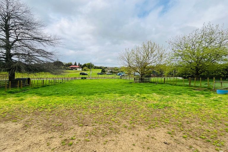 Photo of property in 233 Waihoehoe Road, Drury, 2577