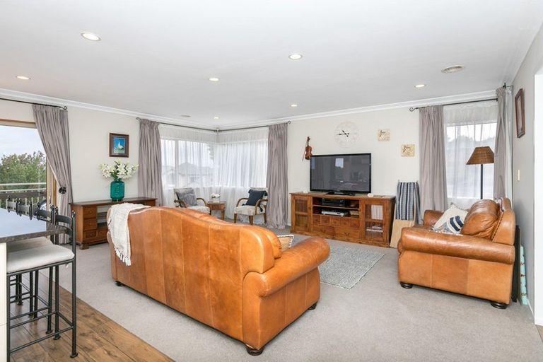 Photo of property in 17 Greenfield Drive, Western Heights, Hamilton, 3200