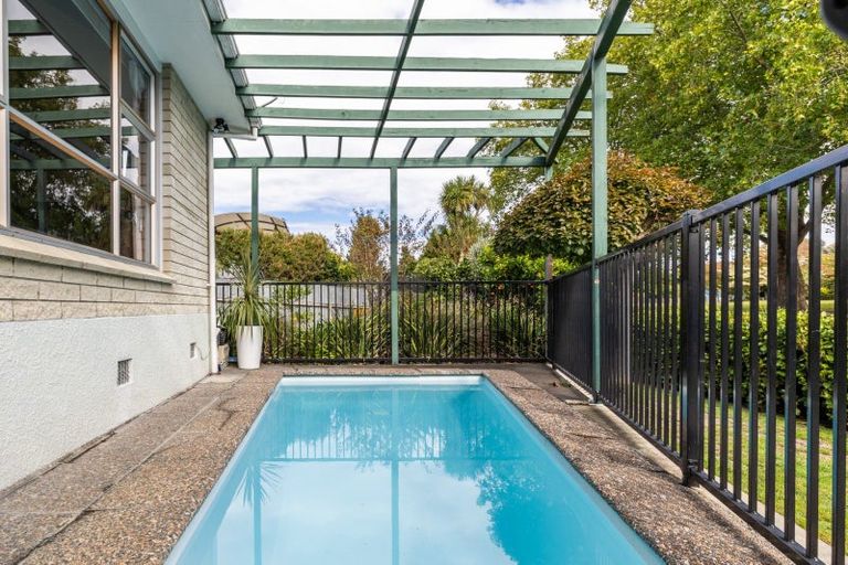 Photo of property in 110 Avondale Road, Taradale, Napier, 4112