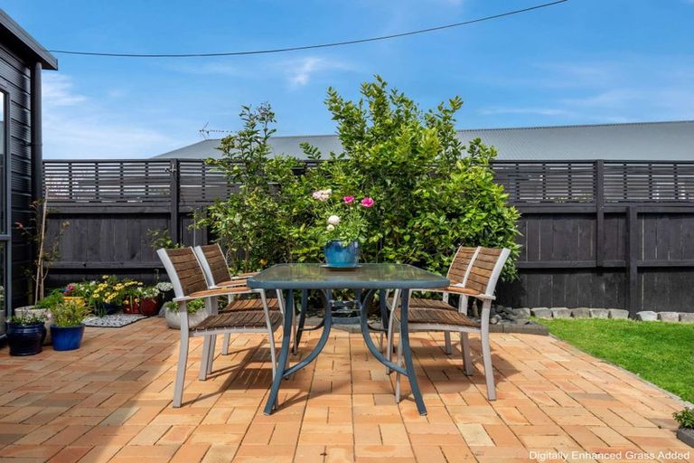 Photo of property in 2/1 Woodside Road, Massey, Auckland, 0614