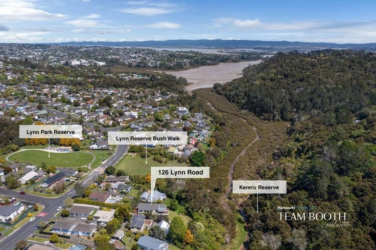 Photo of property in 126 Lynn Road, Bayview, Auckland, 0629