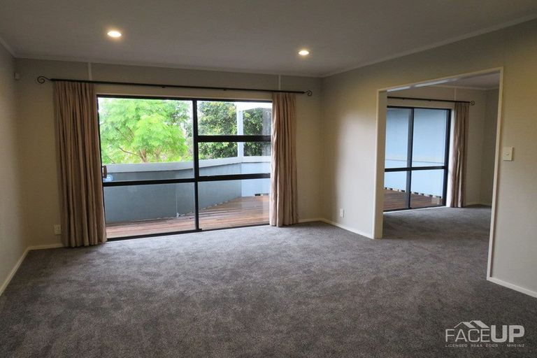 Photo of property in 1/8 Sailfish Drive, West Harbour, Auckland, 0618