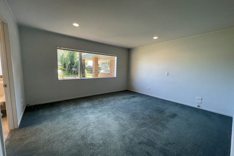 Photo of property in 8 Hagen Close, Golflands, Auckland, 2013