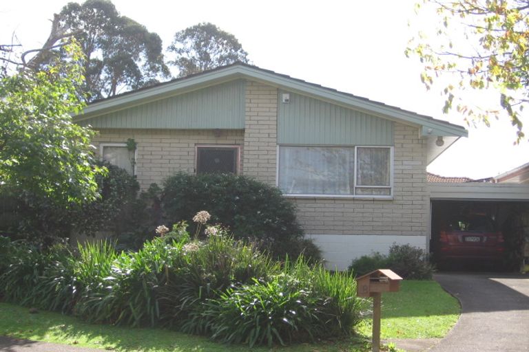 Photo of property in 1b Yarra Place, Botany Downs, Auckland, 2010