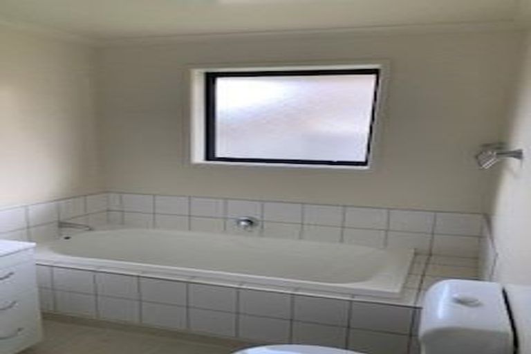 Photo of property in 6 Claywest Place, Glen Eden, Auckland, 0602