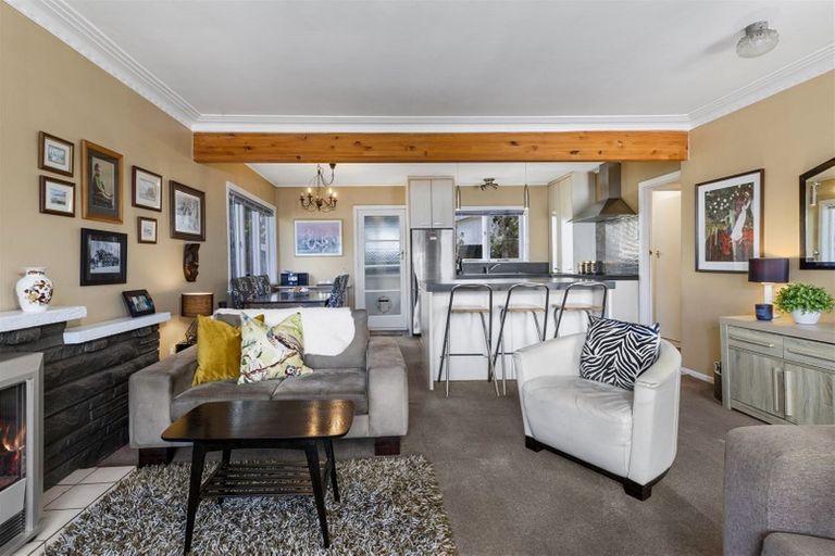 Photo of property in 389 Wairau Road, Totara Vale, Auckland, 0629