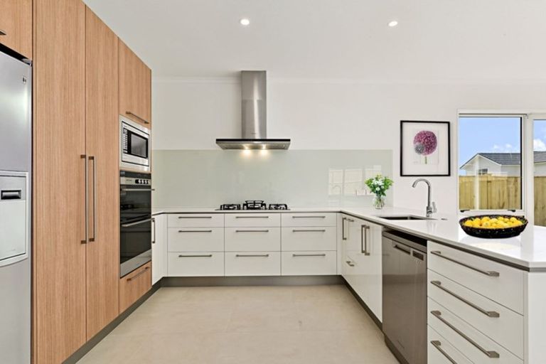 Photo of property in 18 Couldrey Crescent, Red Beach, 0932