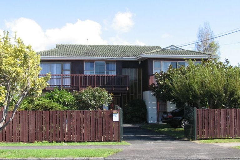 Photo of property in 10/25a Beach Road, Te Atatu Peninsula, Auckland, 0610