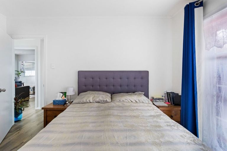 Photo of property in 5 Thomas Rea Place, Te Atatu South, Auckland, 0610