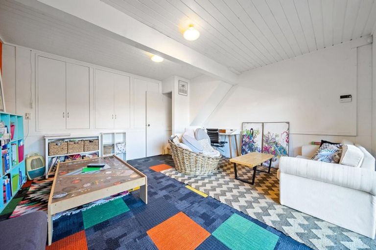 Photo of property in 2/31 Kiteroa Terrace, Rothesay Bay, Auckland, 0630