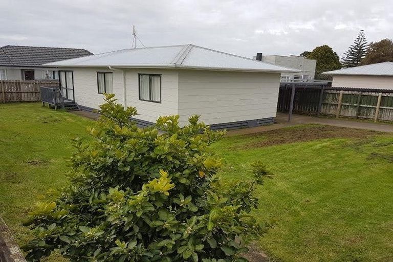 Photo of property in 2/41 Vine Street, Mangere East, Auckland, 2024