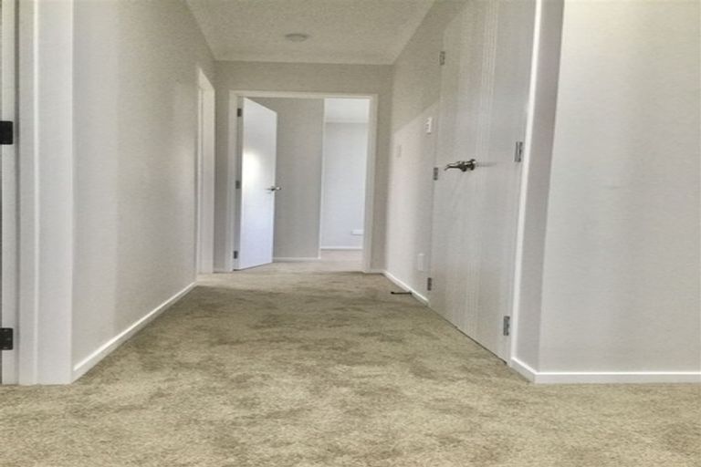 Photo of property in 4223a Great North Road, Glendene, Auckland, 0602