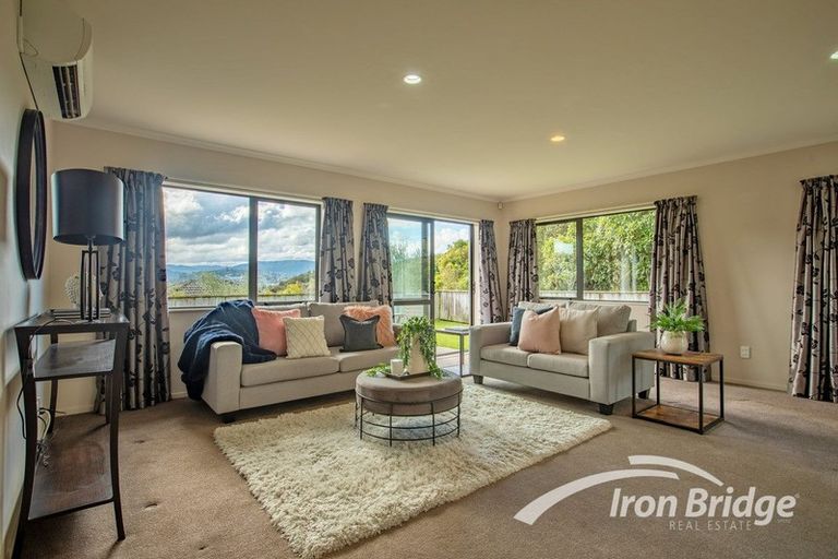 Photo of property in 11 Beaufort Close, Kingsley Heights, Upper Hutt, 5018