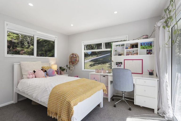 Photo of property in 35 Takahe Road, Titirangi, Auckland, 0604