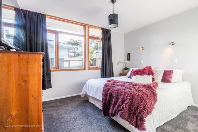 Photo of property in 52 Black Rock Road, Newlands, Wellington, 6037