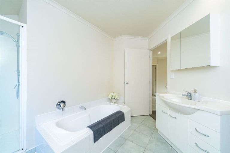 Photo of property in 5 Montana Way, Milson, Palmerston North, 4414