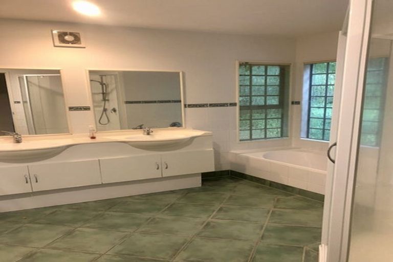 Photo of property in 48b West Lynn Road, Titirangi, Auckland, 0604