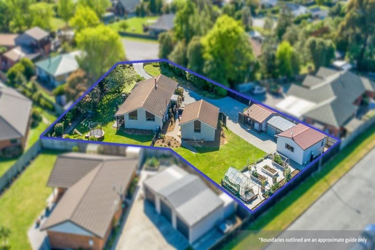 Photo of property in 4 Woodfield Place, Woodend, 7610