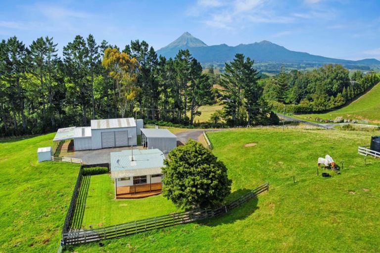 Photo of property in 435 Barrett Road, Omata, New Plymouth, 4374