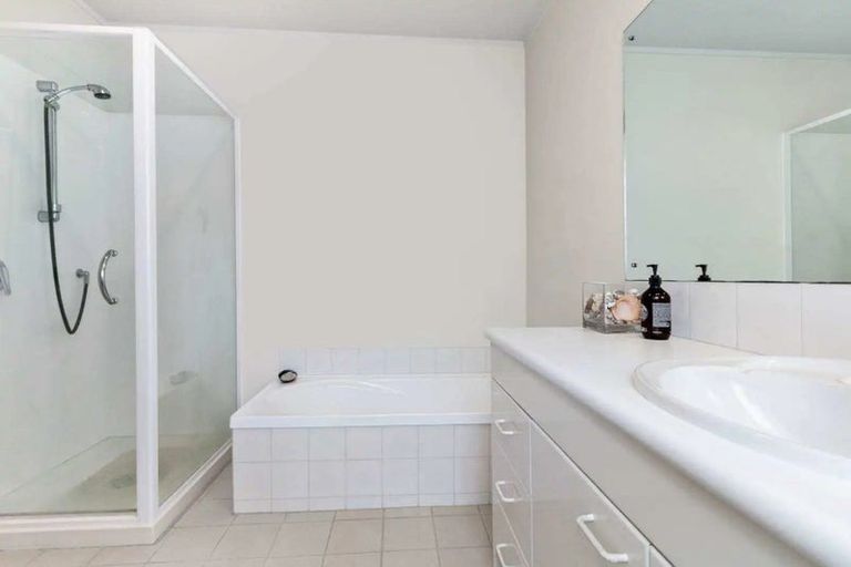 Photo of property in 1/19 Driscoll Place, Farm Cove, Auckland, 2010