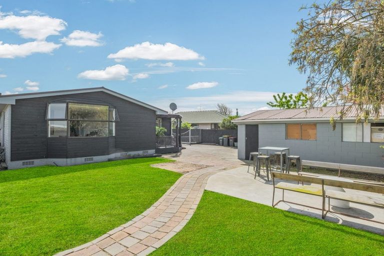 Photo of property in 12 Thurso Place, New Brighton, Christchurch, 8083