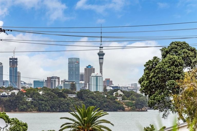 Photo of property in 2/10 Birkley Road, Bayswater, Auckland, 0622