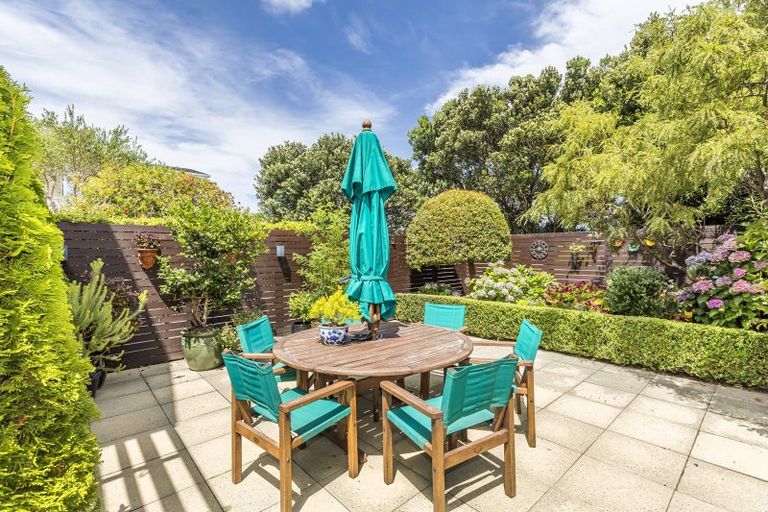 Photo of property in 12 Madison Place, Miramar, Wellington, 6022