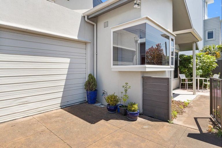 Photo of property in 82 Charles Street, Westshore, Napier, 4110
