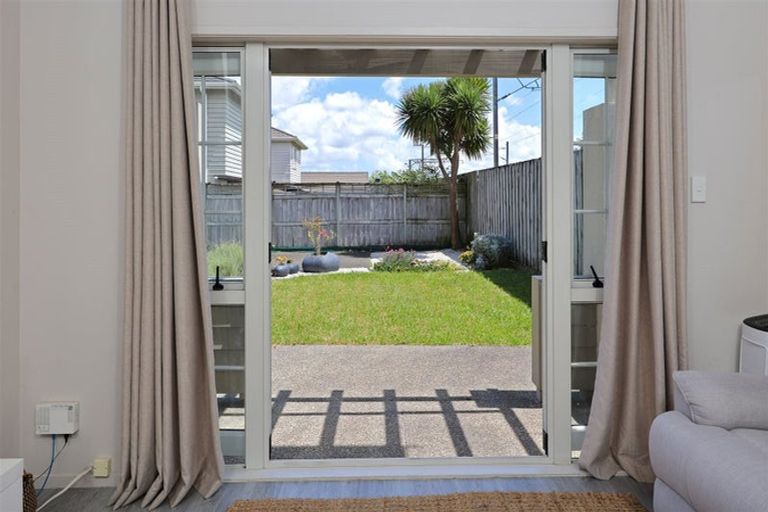 Photo of property in 36 Mulvaney Crescent, Henderson, Auckland, 0612