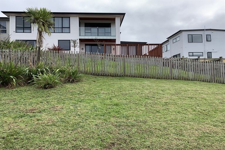 Photo of property in 3 Tuangi Street, Long Bay, Auckland, 0630