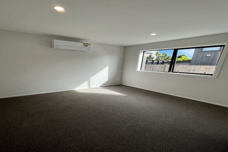 Photo of property in 43 Knights Road, Rothesay Bay, Auckland, 0630