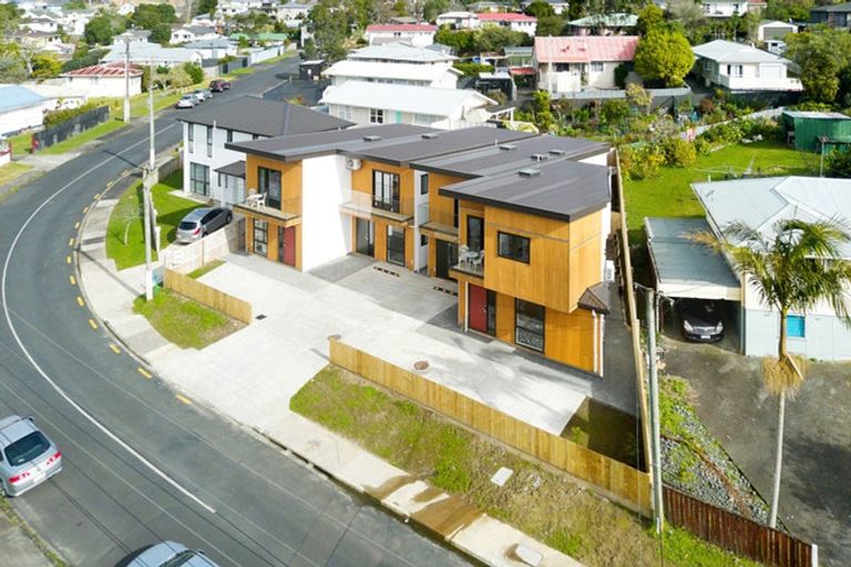 Photo of property in 3/13 Sarona Avenue, Glen Eden, Auckland, 0602