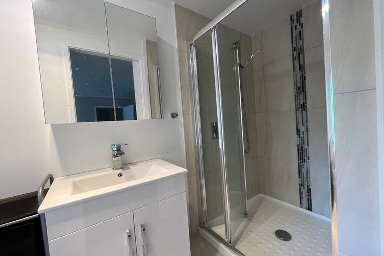 Photo of property in 29 Rifleman Rise, Unsworth Heights, Auckland, 0632