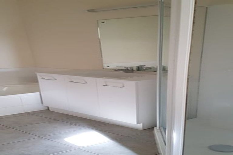 Photo of property in 8/3 Orwell Road, Greenhithe, Auckland, 0632